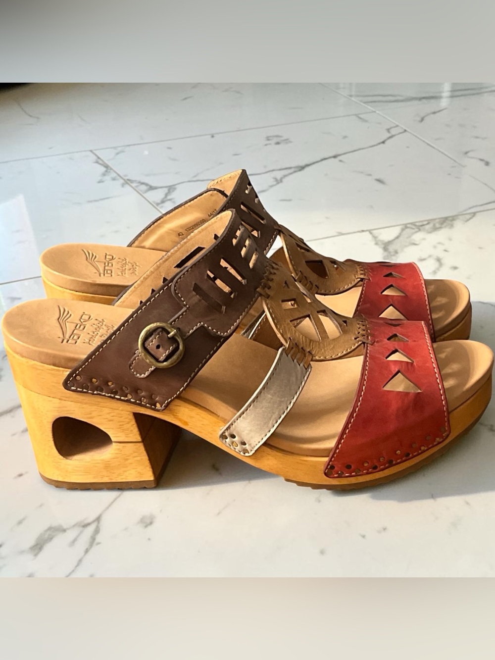 Dansko Oralee Color Block leatherEarth Origins Red Brown Metallic Leather clogs.
